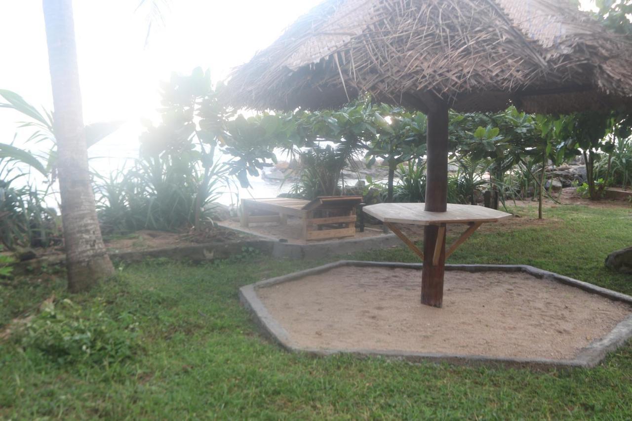 Beach Rip Rap Cabana And Guest Galle Exterior foto