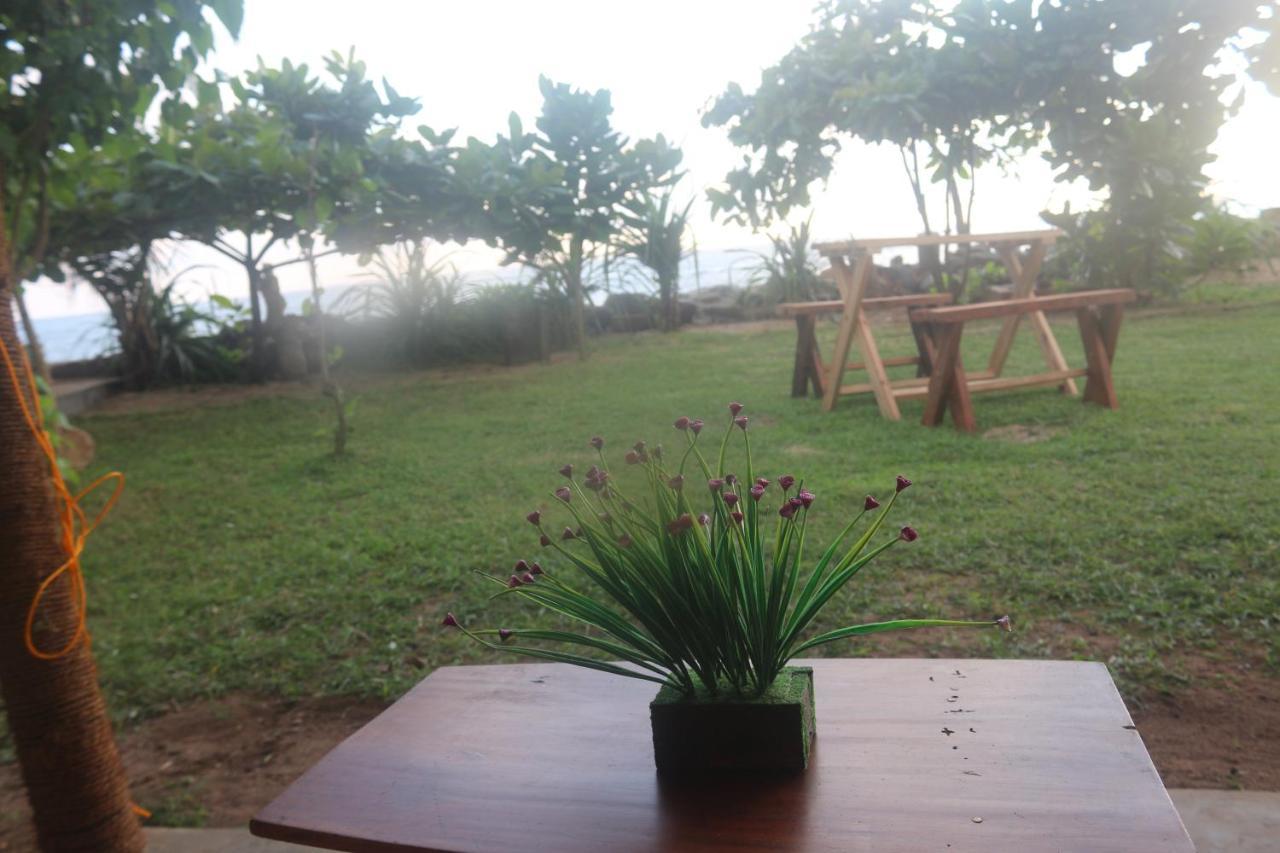 Beach Rip Rap Cabana And Guest Galle Exterior foto