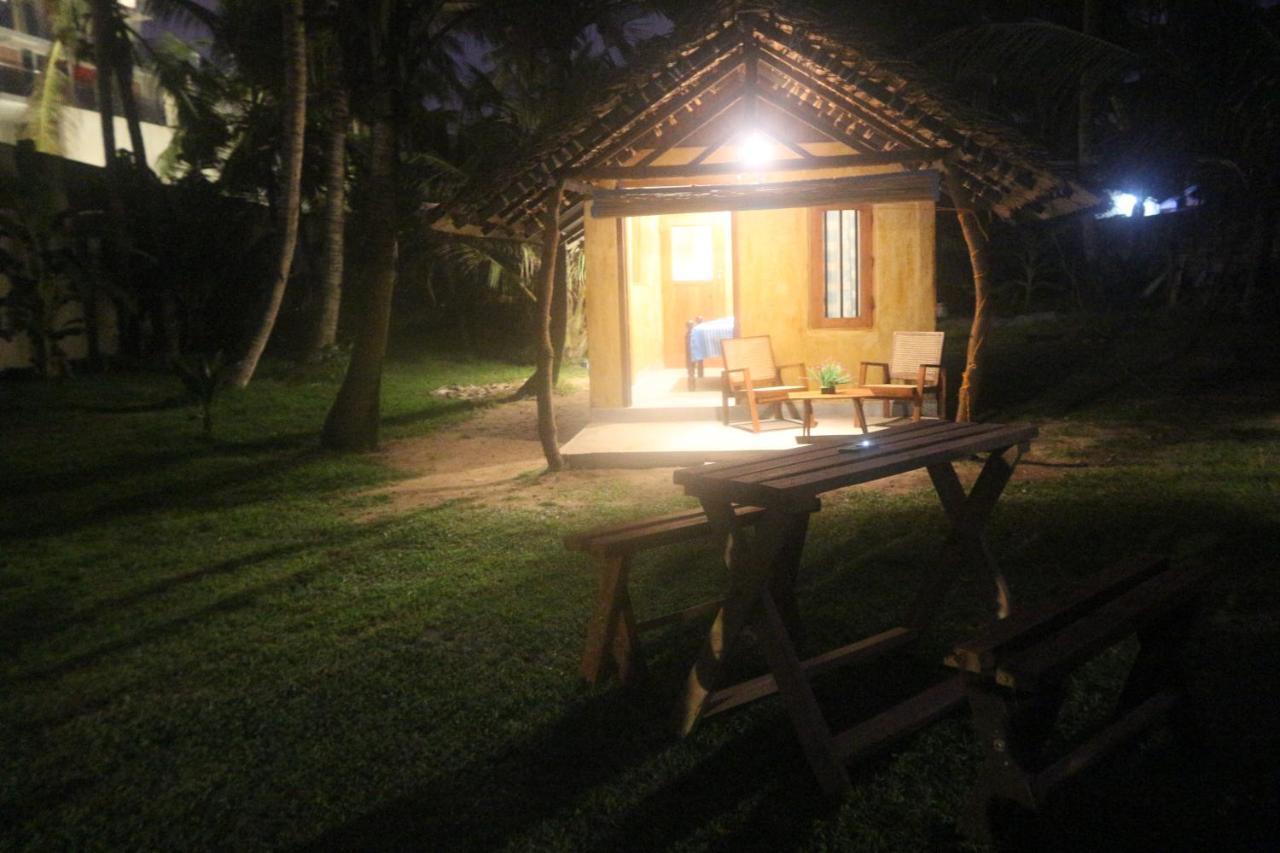 Beach Rip Rap Cabana And Guest Galle Exterior foto