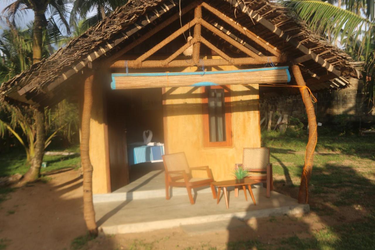 Beach Rip Rap Cabana And Guest Galle Exterior foto
