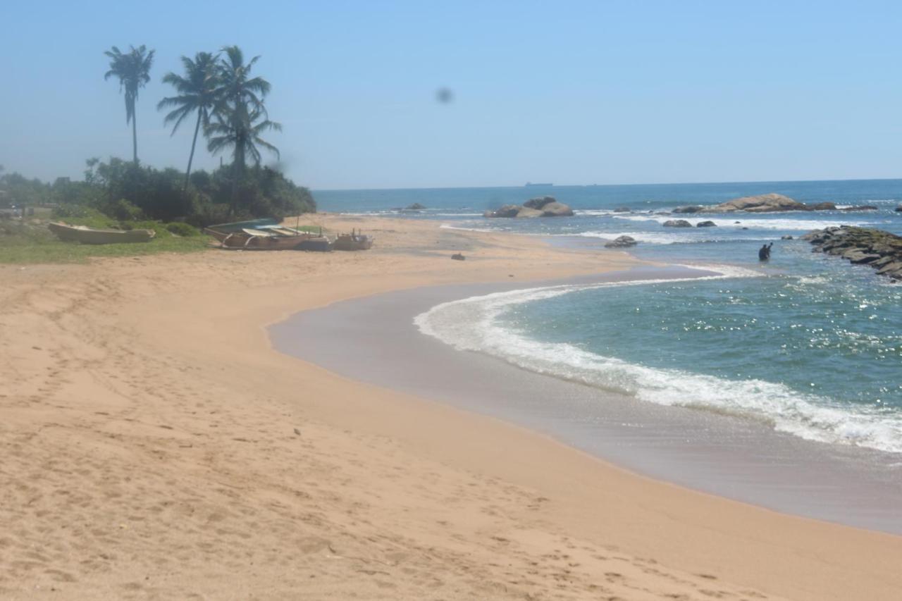 Beach Rip Rap Cabana And Guest Galle Exterior foto